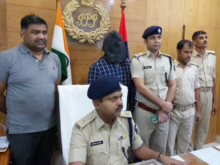 Sipahi Bharti Paper Leak Mastermind Lives in Delhi Setter Chandan Arrested from Lakhisarai ann Bihar Police Sipahi Bharti Paper Leak: दिल्ली में रहता है सिपाही भर्ती पेपर लीक का मास्टरमाइंड, गिरफ्तार सेटर ने खोले राज