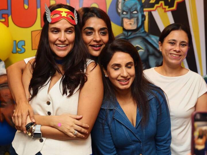 नेहा धूपिया ने अपने इंस्टाग्राम अकाउंट पर अपने बेटे के बर्थडे सेलिब्रेशन की फोटोज पोस्ट की हैं. इसमें वे और अंगद सुपरमैन के लुक में दिख रहे हैं. वहीं उनकी बेटी मेहर और बर्थडे बॉय गुरिक बैटमैन बने दिखाई दे रहे हैं.