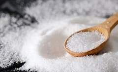 Salt Affects Human Body: না থাকলে মুখে রোচে না খাবার, আবার বেশি খেলেও ক্ষতি, অতিরিক্ত লবণে বিপদ