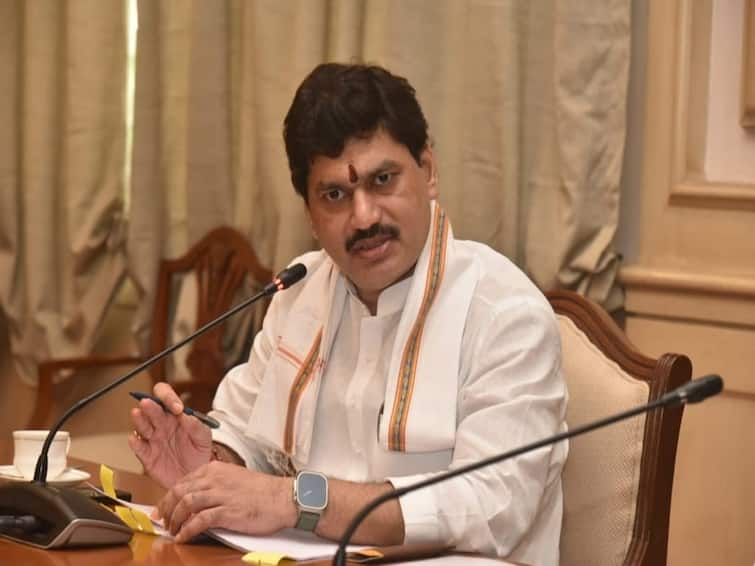 Deposit crop insurance compensation within eight days Otherwise action against crop insurance company Information from Agriculture Minister Dhananjay Munde पीक विम्याची भरपाई 8 दिवसांत जमा करा, अन्यथा कारवाई; कृषिमंत्र्यांचा विमा कंपन्यांना थेट इशारा