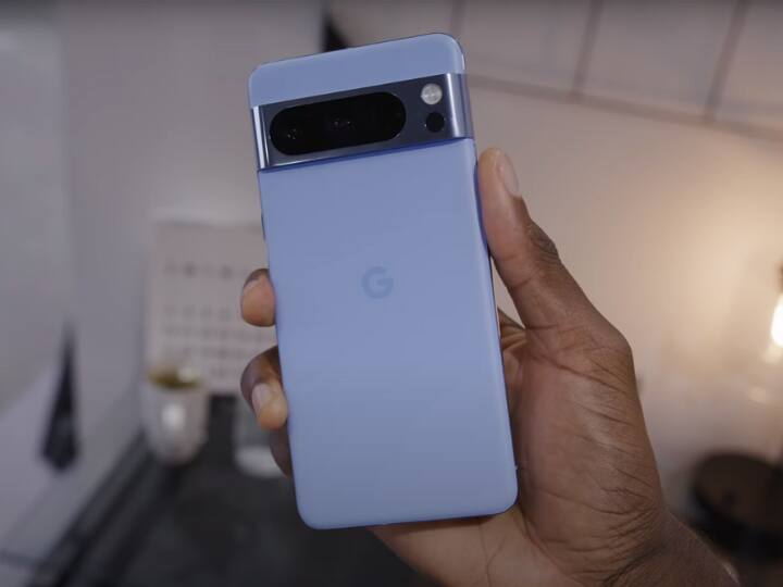 बेस मॉडल को आप ओब्सीडियन, रोज और हेज़ल कलर में खरीद सकते हैं जबकि प्रो मॉडल को कंपनी ने इस बार एक नए कलर ऑप्शन में लॉन्च किया है. इस बार पिक्सल 8 प्रो को कंपनी ने बे (आसमानी) कलर में लॉन्च किया है. इसके अलावा आप प्रो मॉडल को ओब्सीडियन और porcelain कलर में भी आर्डर कर सकते हैं.