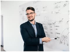 Sarkari Naukri: यहां प्रोफेसर पद पर चल रही है भर्ती, सेलेक्ट हुए तो 2 लाख से ज्यादा मिलेगी महीने की सैलरी