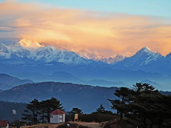 Embracing The Outdoors: ट्रेकिंगला जायचा विचार करताय? तर हे आहेत भारतातील सर्वोत्तम ट्रेक, आजच करला बुक