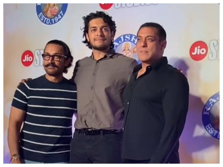 Aamir Khan And Salman Khan Hug Each Other At Dono Screening, Watch Video Aamir Khan And Salman Khan Hug Each Other At Dono Screening, Watch Video