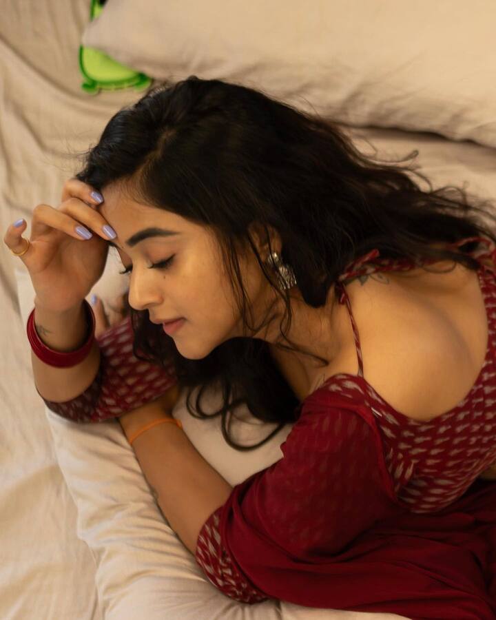 అయితే, ఆమె బాయ్ఫ్రెండ్ షన్ముఖ్ ‘బిగ్ బాస్’లో చేసిన రొమాన్స్ వల్ల దీప్తి బాగా హర్ట్ అయ్యిందని టాక్.