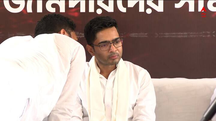 দিল্লি থেকে কলকাতায় ফিরে গতকাল রাজভবন অভিযান করে তৃণমূল।