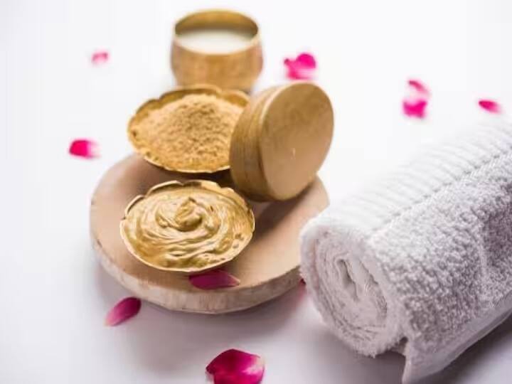 Skin Care Tips natural face pack remove dirt and oil from your face poknow how to make it at home marathi news Skin Care Tips : चेहऱ्यावरच्या ऑईली स्किनने हैराण आहात? मुलतानी मातीचा स्पेशल फेस पॅक आहे रामबाण उपाय; जाणून घ्या कसा बनवायचा