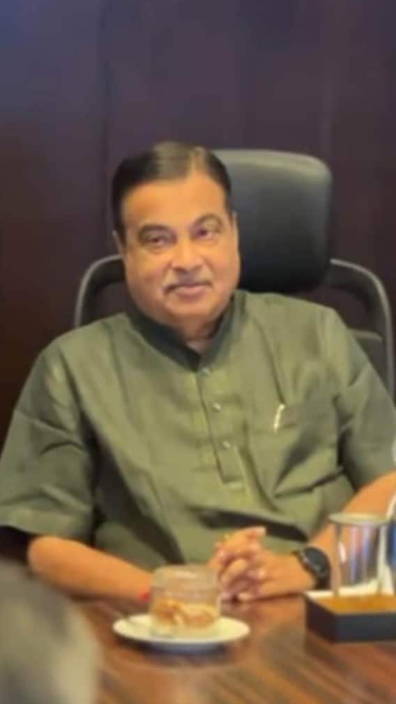 ‘गडकरी’ चित्रपटाचे पोस्टर प्रदर्शित