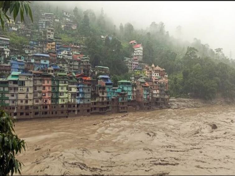 Sikkim flash flood Disaster relief team fails to land death toll rises to 22 Sikkim Flood: வெள்ளத்தால் சிக்கி தவிக்கும் சிக்கிம்: 100 பேர் மாயம்...நாளுக்கு நாள் அதிகரிக்கும் உயிரிழப்பு எண்ணிக்கை!