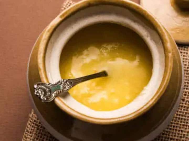 ऐसे में तबियत खराब होने के चांसेस बढ़ जाते हैं. आपको बदलते मौसम में बीमारियों से निजात चाहिए तो कुछ ऐसा रामबाण इलाज ढूंढ़ना होगा जिसके इस्तेमाल से आप पूरे दिन ठीक रह सकते हैं. कई लोगों को इस मौसम में इतनी बार बुखार हो जाता है कि उन्हें बार-बार दवा खाना पड़ता है. ऐसे में हम आपके लिए लाए हैं कुछ खास टिप्स. इस मौसम में बार-बार सर्दी, खांसी और बुखार होना एक आम समस्या है.