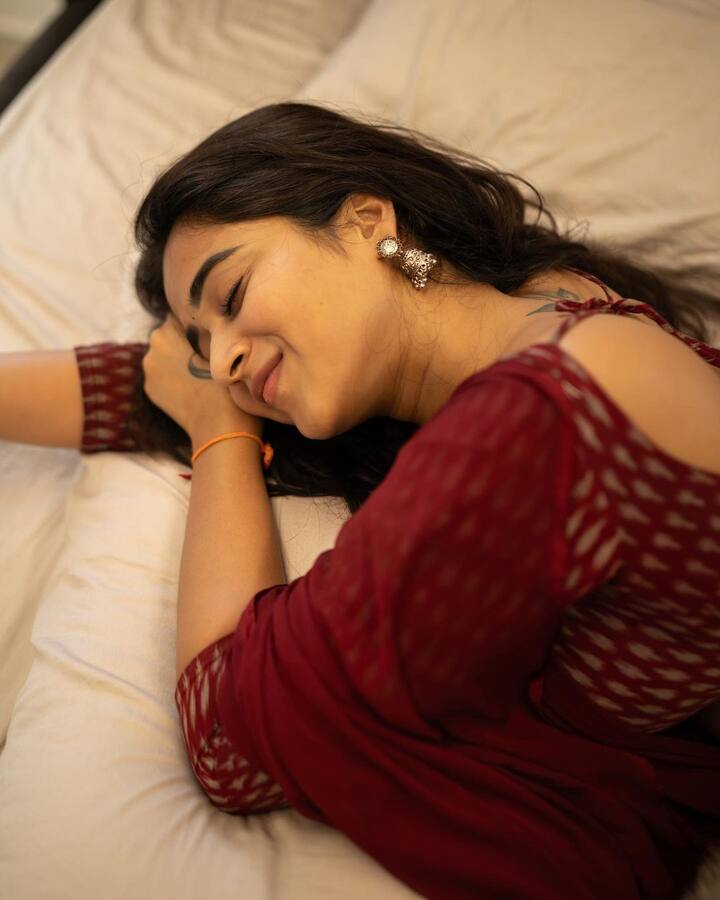 Hmm.. ఇప్పుడు గుర్తుపట్టేసే ఉంటారు. ‘బిగ్ బాస్’ బ్యూటీ అని క్లూ ఇచ్చాం కాబట్టి.