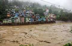 Sikkim Cloudburst: আটকে পর্যটকরা! বন্ধ ফোন সংযোগ! বিধ্বস্ত সিকিমে উদ্ধারকাজ সেনার