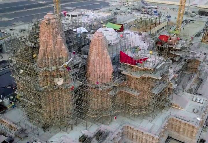 Swaminarayan Temple Dubai: મુસ્લિમ દેશમાં પહેલીવાર સ્વામિનારાયણ મંદિર આકાર લઈ રહ્યું છે. 2018માં મંદિરનો શિલાન્યાસ થયો હતો અને હવે છ વર્ષ બાદ મંદિર ભક્તો માટે ખુલ્લું મૂકાશે.