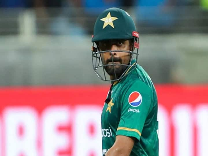 PAK vs NED ODI World Cup 2023 Pakistan Babar Azam Dismissed for 5 From 18 Balls Against Netherlands Poor Form Babar Azam: பாபர் அசாம் என்னாச்சு? தொடர்ந்து சொதப்பும் பாகிஸ்தான் கேப்டன்!