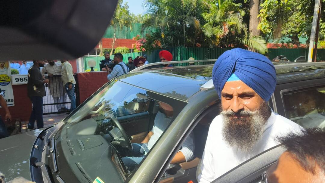 Punjab Govt ਦੀਆਂ ਕੋਠੀਆਂ 'ਚ ਹਰਿਆਣਾ ਦੀ AAP ਪਾਰਟੀ ਨੇ ਕੀਤੀ ਪ੍ਰੈੱਸ ਕਾਨਫੰਰਸ, ਅਕਾਲੀ ਦਲ ਨੇ ਘੇਰੀ ਮਾਨ ਸਰਕਾਰ SAD exposes blatant misuse of Government Ministerial Kothis in Chandigarh by AAP led by Arvind Kejriwal and Bhagwant Mann Punjab Govt ਦੀਆਂ ਕੋਠੀਆਂ 'ਚ ਹਰਿਆਣਾ ਦੀ AAP ਪਾਰਟੀ ਨੇ ਕੀਤੀ ਪ੍ਰੈੱਸ ਕਾਨਫੰਰਸ, ਅਕਾਲੀ ਦਲ ਨੇ ਘੇਰੀ ਮਾਨ ਸਰਕਾਰ