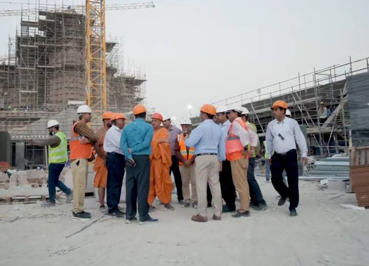 Swaminarayan Temple Dubai: મુસ્લિમ દેશમાં પહેલીવાર સ્વામિનારાયણ મંદિર આકાર લઈ રહ્યું છે. 2018માં મંદિરનો શિલાન્યાસ થયો હતો અને હવે છ વર્ષ બાદ મંદિર ભક્તો માટે ખુલ્લું મૂકાશે.