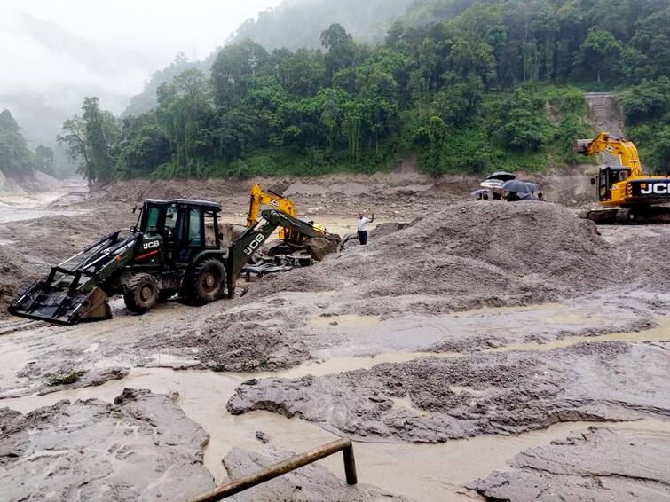 sikkim flash floods lachen lhonak lake teesta 18 dead army personnel missing glacial lake outburst flood Sikkim Floods: Toll Rises To 21, Over 100 Missing. Washed Out Roads Leave 3,000 Stranded