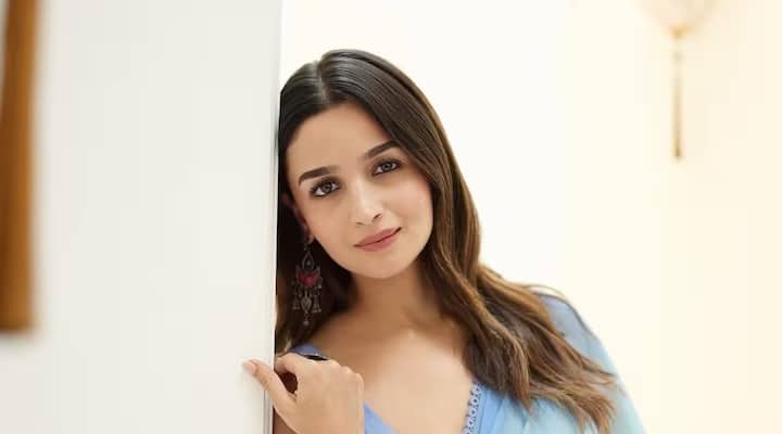 Alia Bhatt made her singing debut with the hauntingly beautiful Sooha Saaha in the movie 'Highway' and continued to mesmerise us with her vocals in songs like 'Samjhawan' and 'Ikk Kudi'. (Image Source: PR Handout)