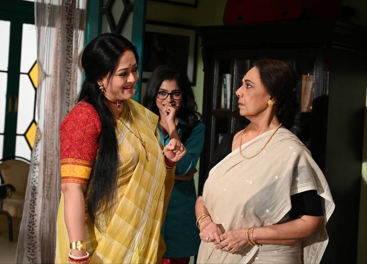 সপ্তাহান্তে একাধিক ধারাবাহিকের গল্পে আসতে চলেছে বিভিন্ন ট্যুইস্ট। কী কী নতুন চ্যালেঞ্জের মুখে পড়তে হবে ধারাবাহিকের চরিত্রদের? আসুন একঝলক নজর রাখা যাক এই সপ্তাহের টেলি মশালা (Telly Mashala)-তে।