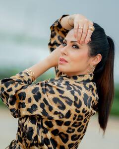 Sadha Photos : ‘ஆப்பிள் லாப்டாப் பெண்ணே..’ நடிகை சதாவின் லேட்டஸ்ட் க்ளிக்ஸ்!