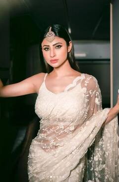 Mouni Roy: ਟ੍ਰਾਂਸਪੇਰੇਂਟ ਸਾੜੀ ਅਤੇ ਮੱਥੇ 'ਤੇ ਮਾਂਗ ਟਿੱਕਾ, ਮੌਨੀ ਰਾਏ ਦੇ ਇਸ ਲੁੱਕ 'ਤੇ ਰੁਕ ਜਾਣਗੀਆਂ ਅੱਖਾਂ