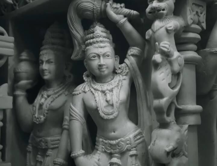 મંદિરનું ઉદ્ધઘાટન વૈદિક પરંપરા અનુસાર કરવામાં આવશે. BAPSના વડા મહંત સ્વામી મહારાજની આગેવાનીમાં તમામ વિધિ પૂર્ણ થશે.