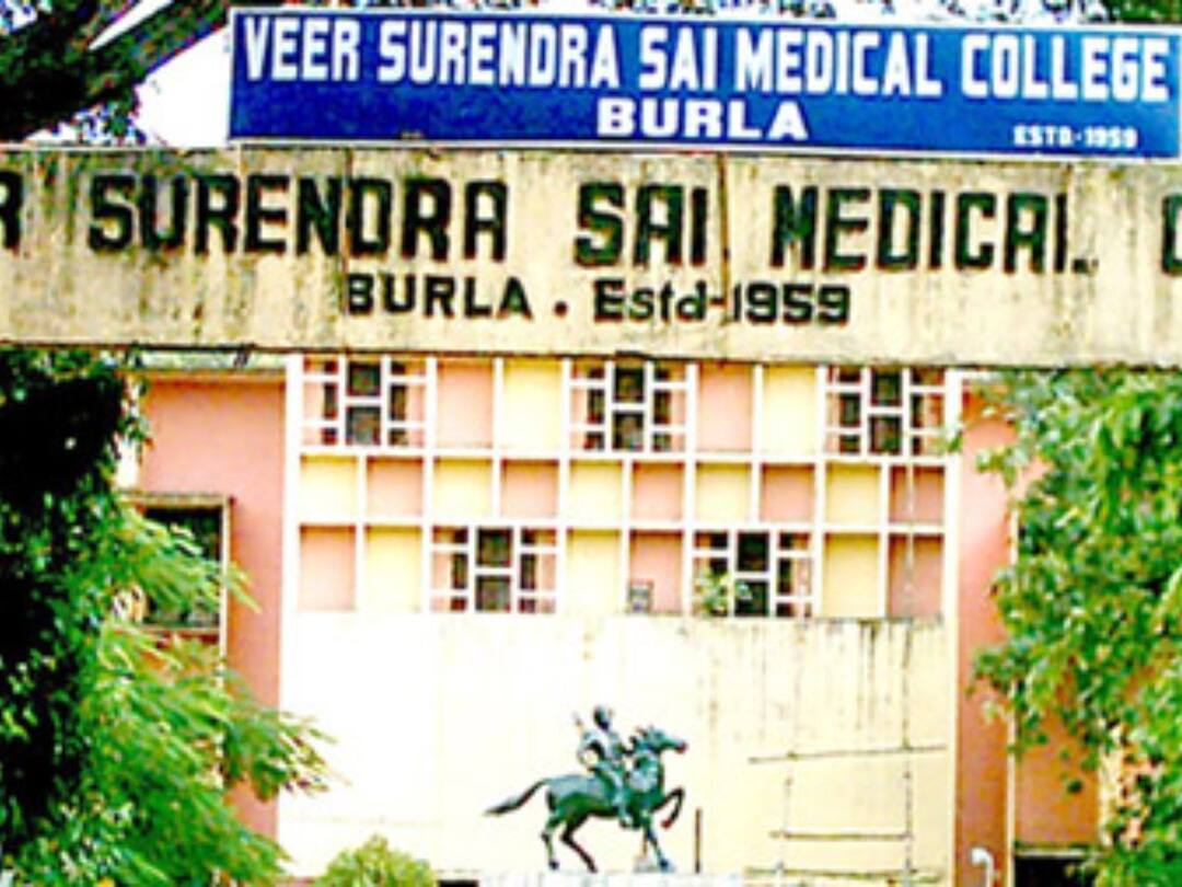 Odisha: Medical Students Clash With Private Security Guards Of VIMSAR Odisha: Medical Students Clash With Private Security Guards Of VIMSAR