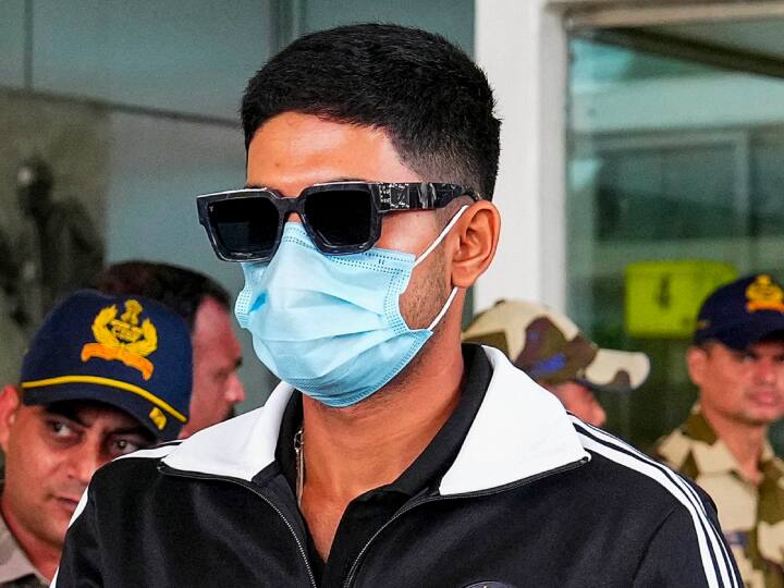 ODI World Cup 2023 Indian opener batter Shubman Gill can miss 1st two matches of tournament due to dengue know details World Cup 2023: टीम इंडिया के लिए बुरी खबर, वर्ल्ड कप के पहले दो मैचों से बाहर हुए शुभमन गिल! सामने आई रिपोर्ट