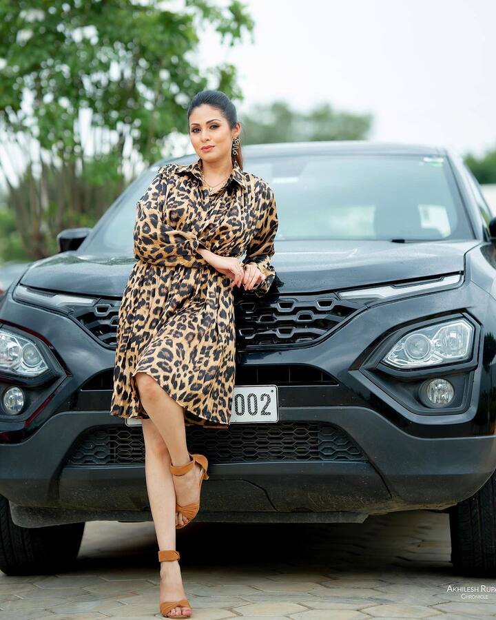 வைல்ட் லைஃப் புகைப்பட கலைஞராக, புலி, சிறுத்தை போன்ற விலங்குகளை நேர்த்தியாக புகைப்படம் எடுத்து, தனது இன்ஸ்டா பக்கத்தில் தொடர்ந்து பதிவிட்டு வருகிறார்.