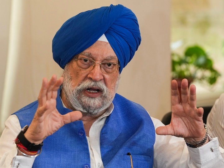 Hardeep Singh Puri said India Cheap oil Buying from Russia is in global Interest else it will create organized chaos like 2008 recession भारत का रूस से सस्ता तेल खरीदना ग्लोबल हित में, 2008 जैसी मंदी से बचने के लिए भी जरूरी- हरदीप सिंह पुरी