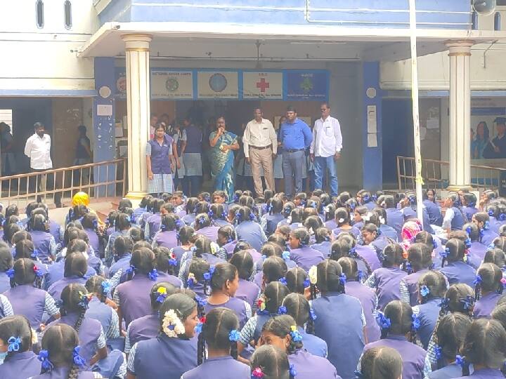 Worms in the drinking tank, toilets are not clean - Govt school girls are protesting in Salem. Students Protest: குடிநீர்த் தொட்டியில் புழு, அசுத்தமான கழிப்பறை- சேலத்தில் அரசுப்பள்ளி மாணவிகள் போராட்டம்