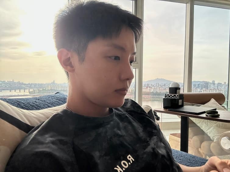 BTS' J-Hope Joins Special Forces Unit In Military Shares New Picture For Fans BTS' J-Hope Joins Special Forces Unit In Military; Shares New Picture For ARMY
