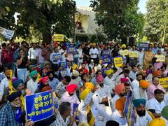 संजय सिंह की गिरफ्तारी के विरोध में सड़क पर उतरी AAP, पंजाब BJP कार्यालय का घेराव, पुलिस ने दागे आंसू गैस के गोले