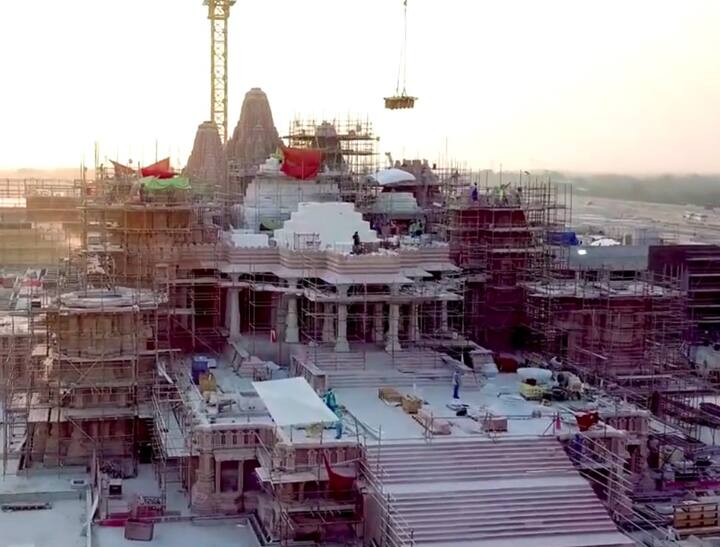 બોચાસણવાસી શ્રી અક્ષર પુરુષોત્તમ સ્વામિનારાયણ સંસ્થા (BAPS)નું ભવ્યાતિભવ્ય મંદિર અબુધાબીમાં આકાર લઈ રહ્યું છે. 14 ફેબ્રુઆરી 2024થી ભક્તો સ્વામિનારાયણ મંદિરમાં દર્શન કરી શકશે.