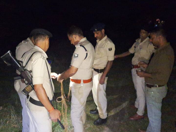 Araria Bomb Blast: अररिया में विस्फोट के बाद 5 बच्चे घायल, गेंद समझ कर उठा ली थी गठरी, खेलने के दौरान धमाका Araria Bomb Blast 5 Children Injured After Explosion While Playing ann Araria Bomb Blast: अररिया में विस्फोट के बाद 5 बच्चे घायल, गेंद समझ कर उठा ली थी गठरी, खेलने के दौरान धमाका