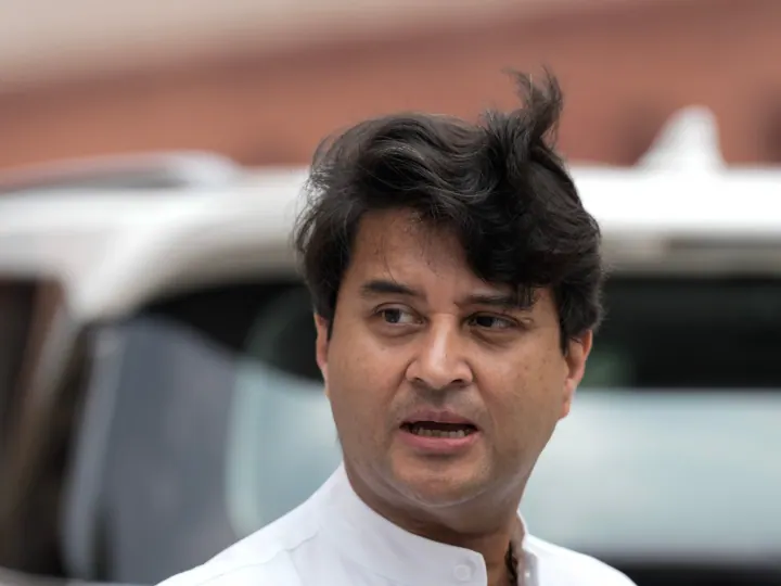 Jyotiraditya Scindia target Congress on Priyanka Gandhi Vadra Bihar like caste census in Chhattisgarh remark MP Politics: सिंधिया ने पूछा- 'पिछड़े वर्ग के लिए क्या किया कांग्रेस ने? प्रियंका गांधी के बयान पर पलटवार करते हुए कर दी आरोपों की बौछार