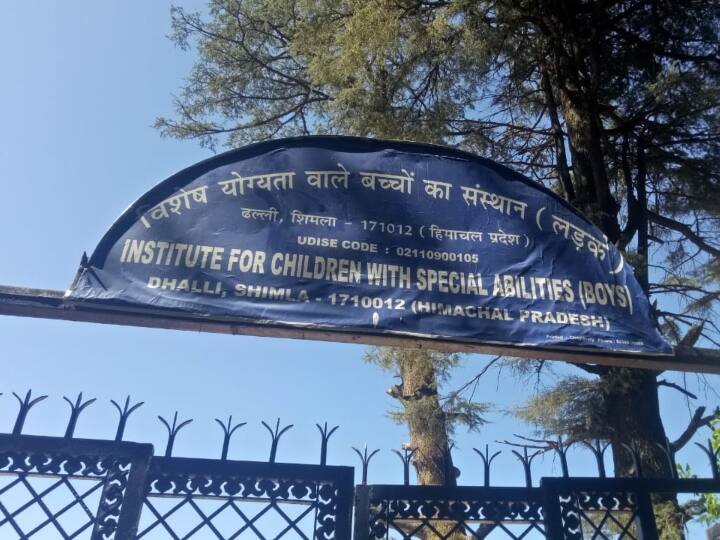 Shimla Divyang Students studying without special teachers braille instructor in Institute For Children With Special Abilities ANN Himachal Pradeah News: शिमला में दिव्यांग बच्चों के भविष्य से किया जा रहा खिलवाड़! बिना स्पेशल टीचर्स के पढ़ रहे छात्र