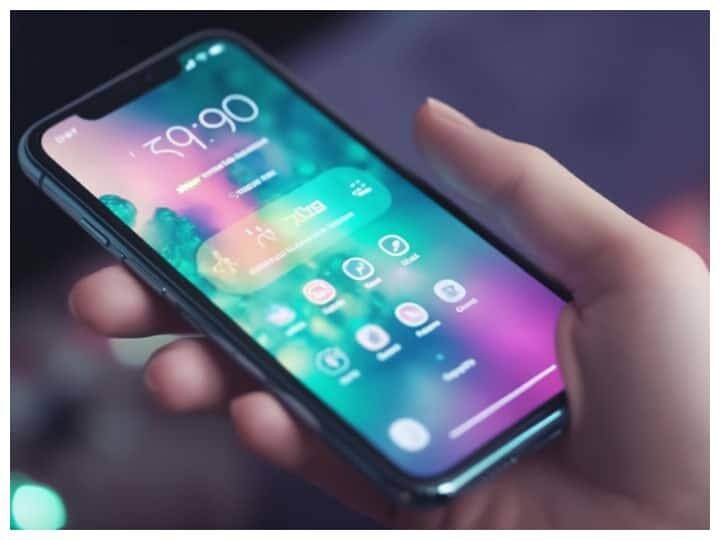 ટ્રિગર ફિંગર એ એવી સ્થિતિ છે જે હાથની આંગળીઓમાં દુખાવો, સોજો અને જડતાનું કારણ બને છે. સવારે આંગળીઓ સખત લાગે છે. જ્યારે આંગળી ખસેડવામાં આવે છે ત્યારે ધબ્બાનો અવાજ સંભળાય છે. અસરગ્રસ્ત આંગળીની નીચે હથેળીમાં દુખાવો અથવા ગઠ્ઠો અનુભવાય છે. ક્યારેક આંગળી અચાનક વળે છે અને પછી ફરી ખુલે છે. આંગળી થોડા સમય માટે વળેલી સ્થિતિમાં રહે છે. આ લક્ષણો કોઈપણ આંગળી અથવા અંગૂઠામાં થઈ શકે છે અને સવારે વધુ ખરાબ હોય છે.