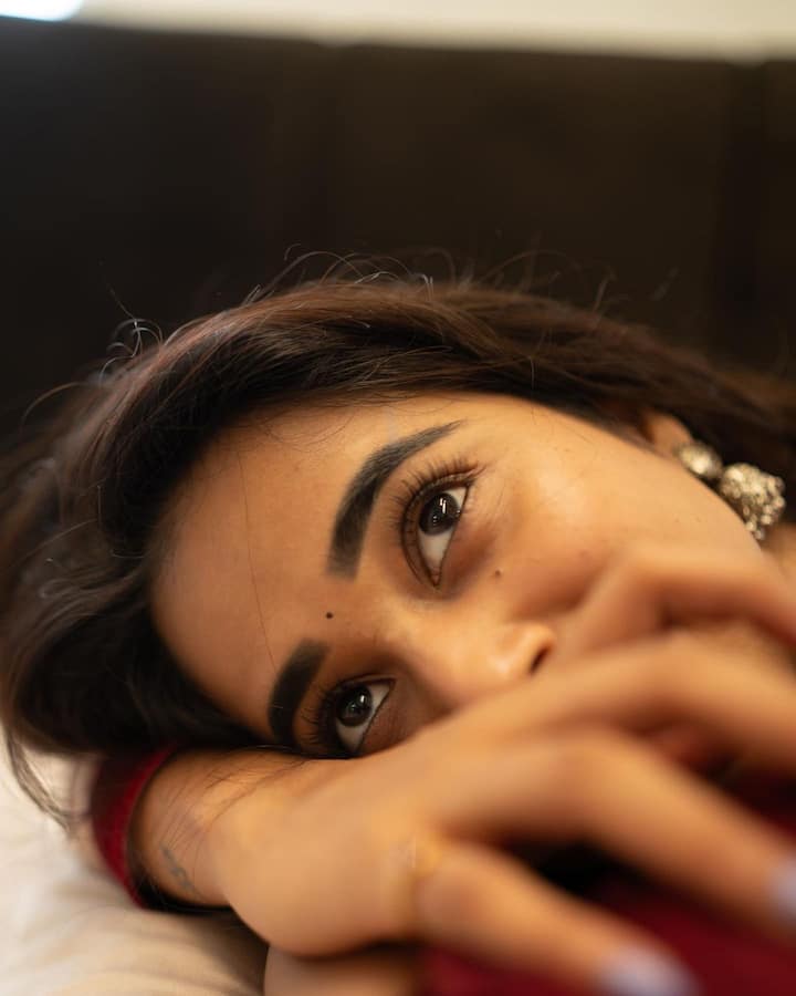 అందంలోనే కాకుండా అభినయంలో కూడా దీప్తికి తిరుగులేదు. మరి, ఇలాంటి టాలెంటెడ్ బ్యూటీకి అవకాశాల్లేకపోవడం చాలా అన్యాయం కదూ.