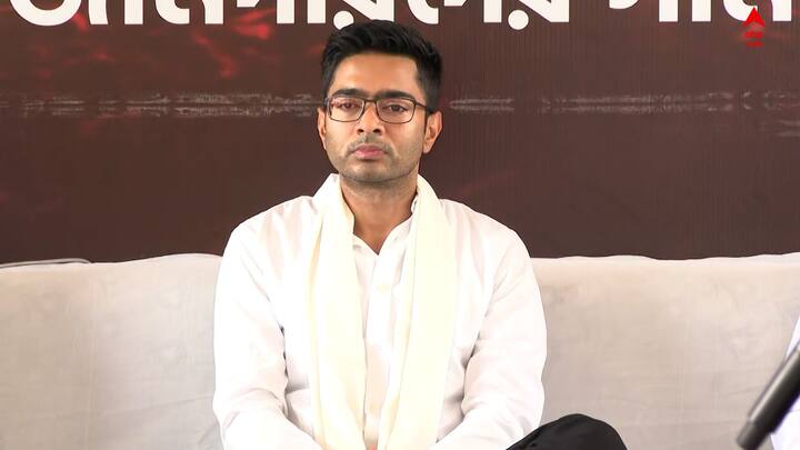 রাতে অভিষেকের সঙ্গে দেখা করতে যান স্ত্রী রুজিরা বন্দ্যোপাধ্যায়।