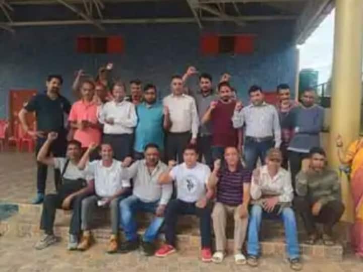 Almora Ration Shop keeper Strike demand on pay pending bills ann Almora News: हड़ताल पर बैठे सरकारी राशन दुकानदार, मांगें पूरी न होने तक बंदी की चेतावनी, 5 लाख कस्टमर प्रभावित