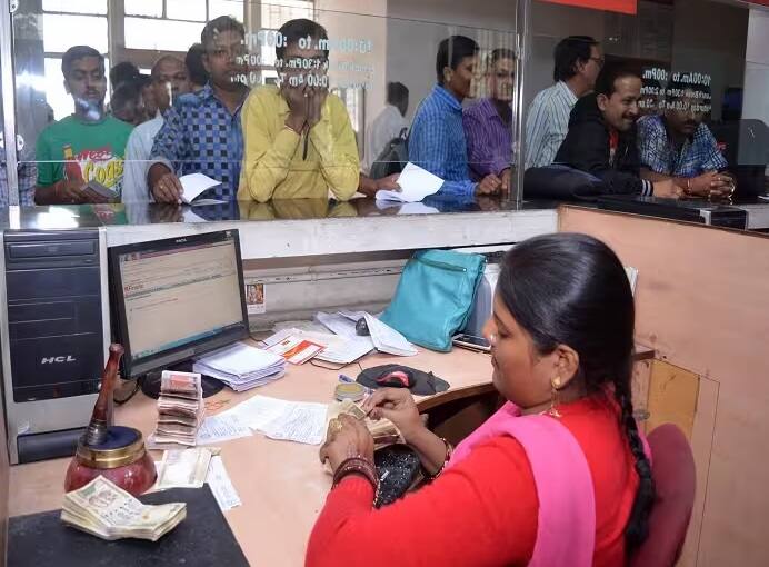 કિસાન વિકાસ પત્ર યોજના હેઠળ તમને ઓક્ટોબરથી ડિસેમ્બરના ત્રિમાસિક ગાળામાં જમા રકમ પર ચક્રવૃદ્ધિ પર 7.5 ટકા વ્યાજ દરનો લાભ મળી રહ્યો છે. આ સ્કીમની ખાસ વાત એ છે કે તમે તેમાં ગમે તેટલી રકમનું રોકાણ કરી શકો છો.