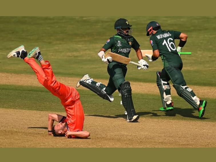 PAK vs NED ODI World Cup 2023 1st Innings Highlights Pakistan Sets Target 287 Runs Against Netherlands Hyderabad Stadium PAK vs NED 1st Innings Highlights : दुबळ्या नेदरलँडच्या भेदक माऱ्याने पाकिस्तानला फोडला घाम; रिझवान, सौद शकीलच्या खेळीने सावरले
