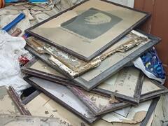 BHU में महापुरुषों की तस्वीरों में दीमक लगने से भड़के छात्र, डीन ऑफिस में किया हंगामा