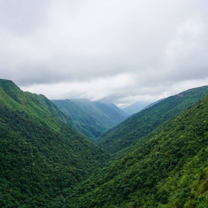 এই মাসে ভ্রমণের অন্যতম ঠিকানা হতে পারে শিলংও। আনারস গাছ ও পাহাড় ঘেরা শিলংকে 'স্কটল্যান্ড অফ দ্য ইস্ট' বলতেন ব্রিটিশরা। মনোরম পরিবেশের জন্য উত্তর-পূর্ব ভারতের অন্যতম সেরা পর্যটন গন্তব্য এটি।