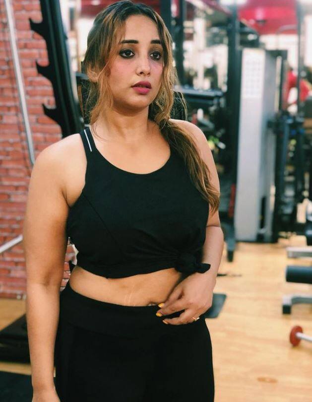 રાની ચેટર્જીનો ખૂબ જ શાનદાર લૂક જોવા મળી રહ્યો છે. બ્લેક જિમ લૂકમાં એક્ટ્રેસ ખૂબ જ હોટ લાગી રહી છે.