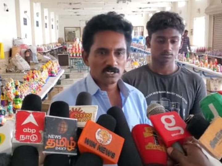 கரூரில் கடும் வெயிலில் தண்ணீர் இல்லாமல் நின்ற பக்தர்கள் - அறநிலையத்துறை அதிகாரிகள் அலட்சியம்