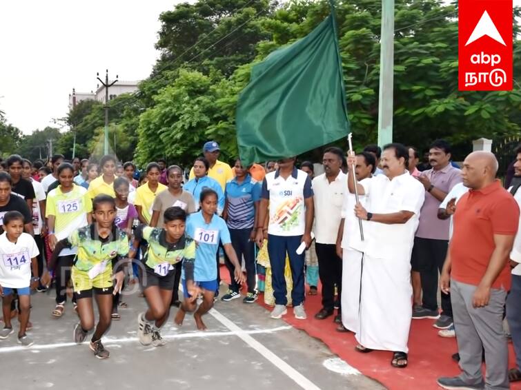 Arignar Anna Marathon Inauguration by Minister Ponmudi in villupuram TNN விழுப்புரத்தில் அறிஞர் அண்ணா மாரத்தான் ஓட்டப்பந்தயம் - அமைச்சர் பொன்முடி தொடங்கி வைப்பு