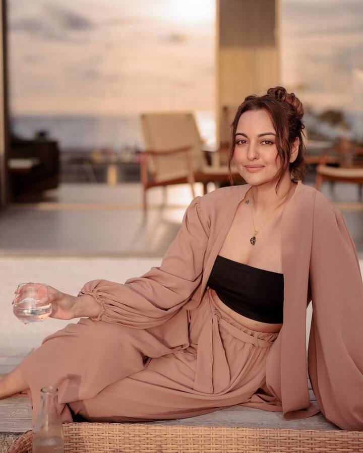 Sonakshi Sinha Photo: બોલિવૂડ સ્ટાર સોનાક્ષી સિન્હાએ હાલમાં જ સોશિયલ મીડિયા પર તેની લેટેસ્ટ તસવીરો શેર કરી છે.