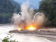 తీస్తా నదీ తీరంలో టపాసుల్లా పేలుతున్న ఆర్మీ మందు గుండు సామగ్రి  